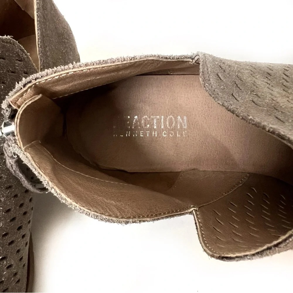 REACTION KENNETH COLE REACTION SIDE WAY PERFORATED SUEDE ANKKE BOOTS TAU…
